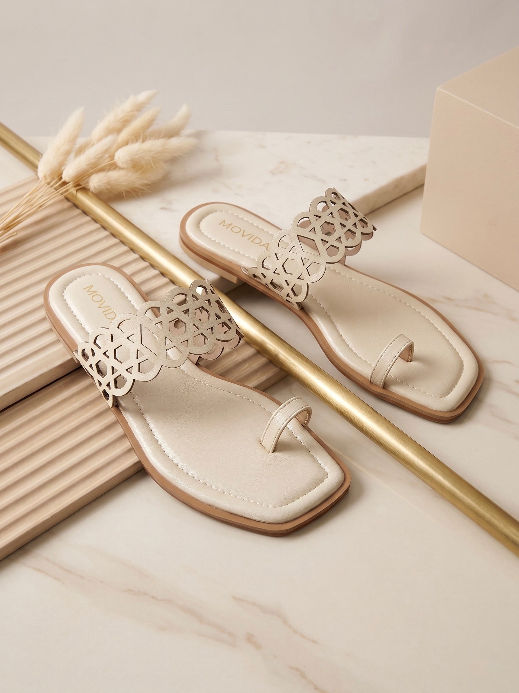 Veda Lattice Toe Ring Flat Sandal – Off White