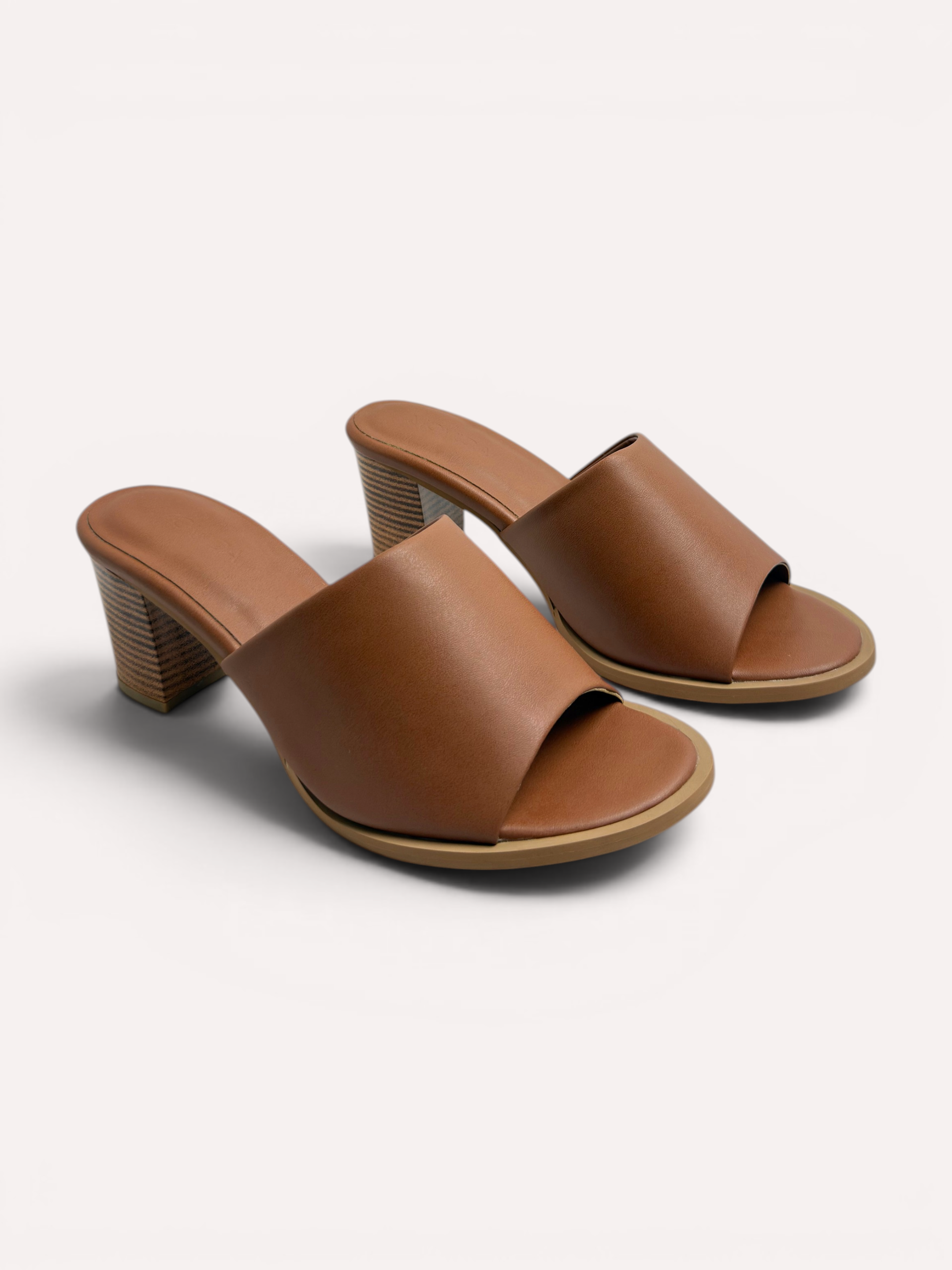 Cleo Sculptural Spiral Heel Mule – Tan
