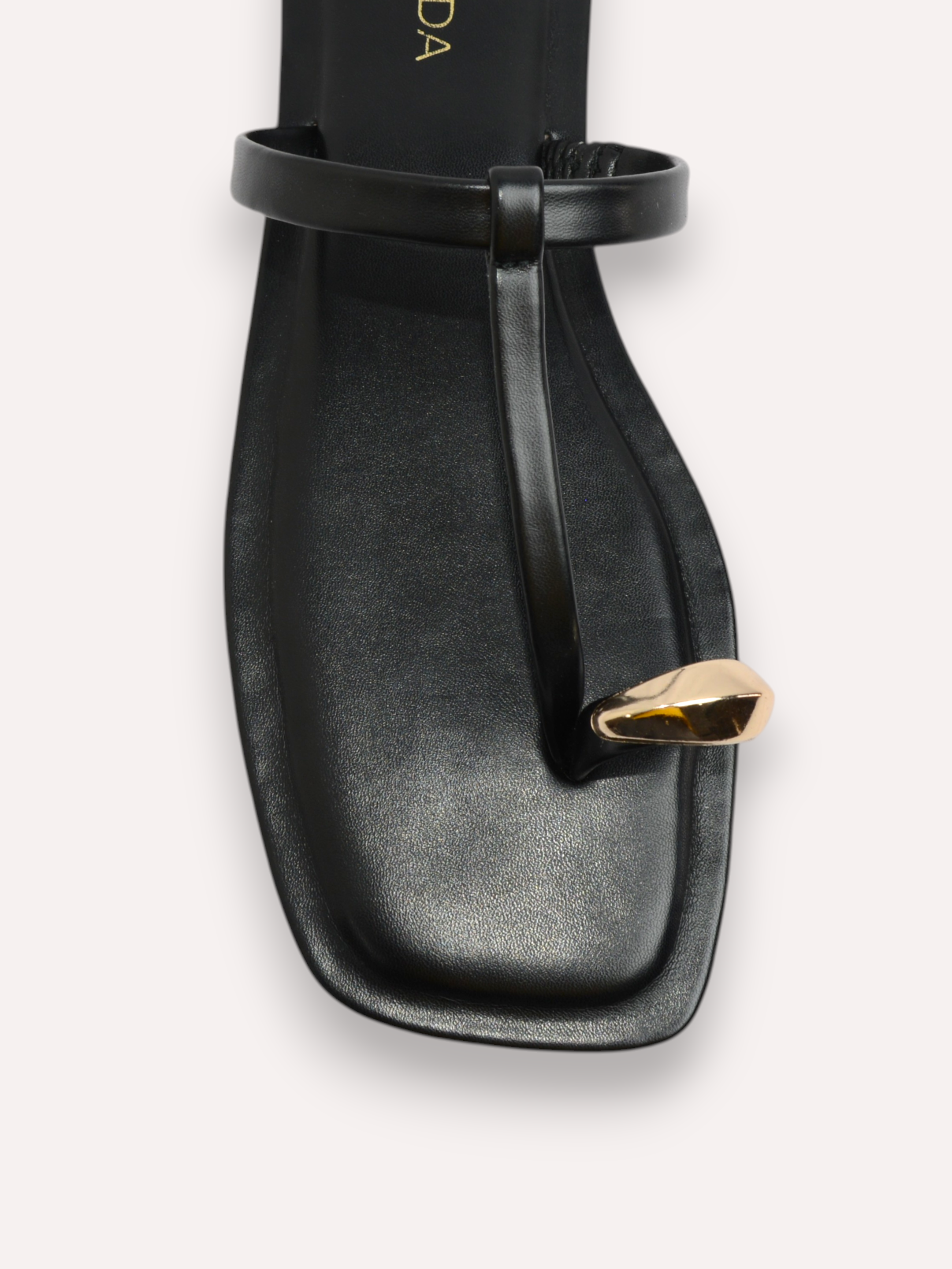 Sable Gold Shell T-Bar  Thong Sandal – Black