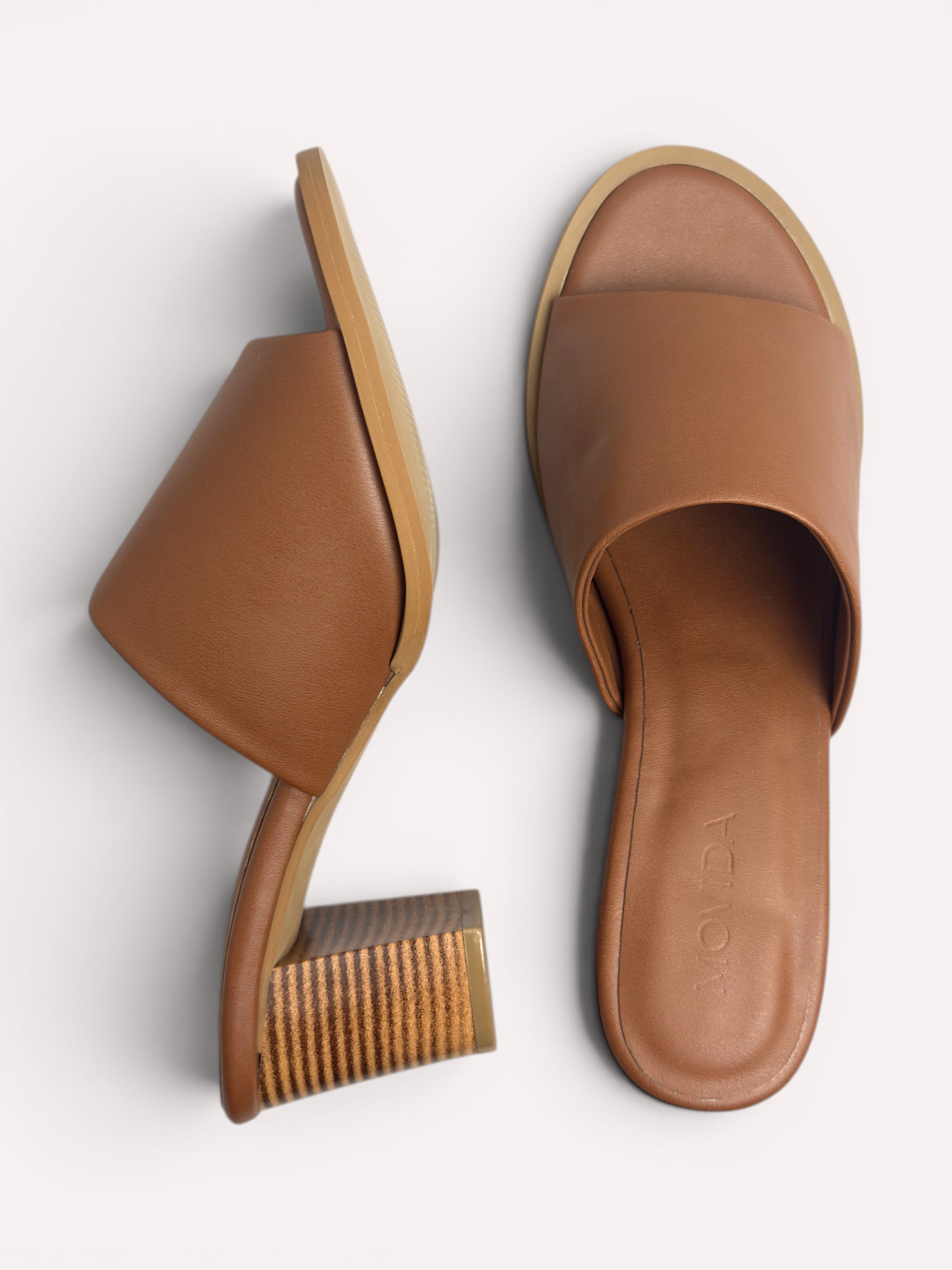 Cleo Sculptural Spiral Heel Mule – Tan