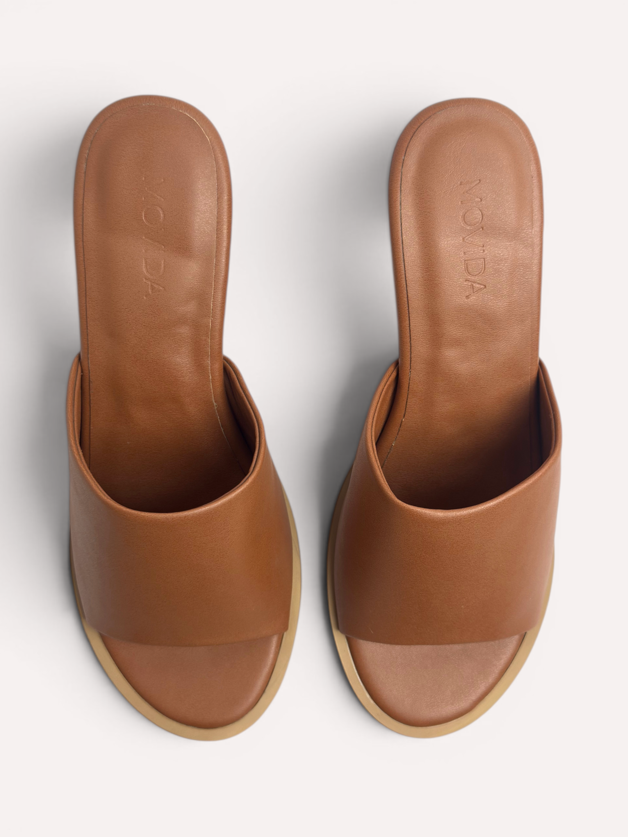 Cleo Sculptural Spiral Heel Mule – Tan