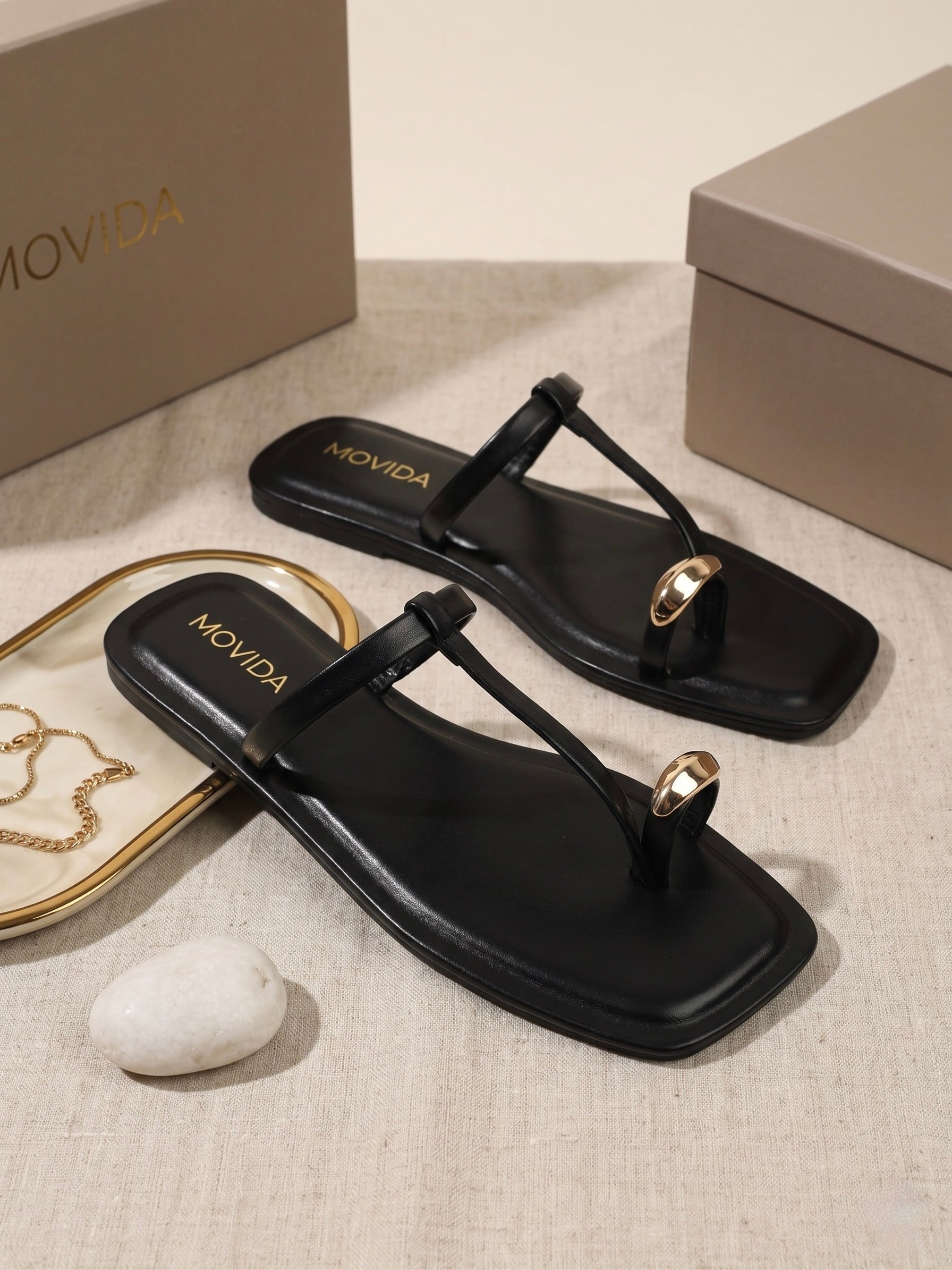 Sable Gold Shell T-Bar  Thong Sandal – Black